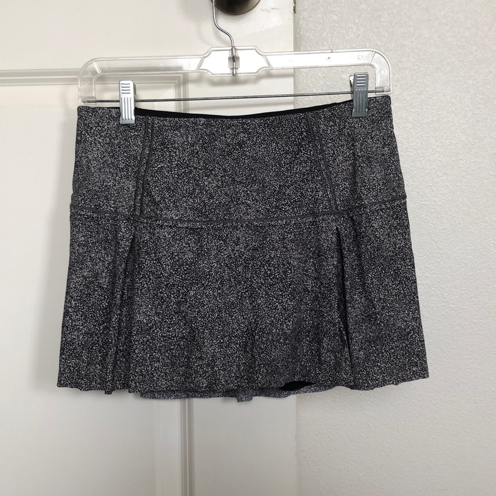 Speckled gray Lululemon skirt size 6